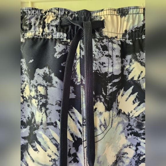 BYLT- Men's Size Large- Coastal Boardshort- Tie Dye print- Blues,white,purple - Picture 2 of 12